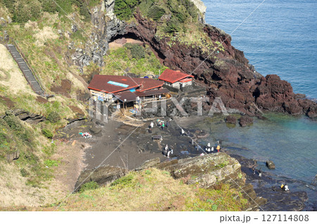 火山 火口 崖 127114808