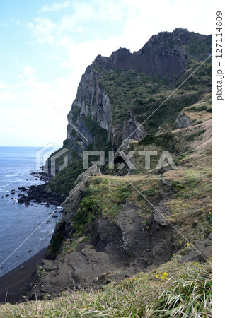 火山 火口 崖 127114809