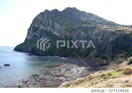 火山 火口 崖 127114818
