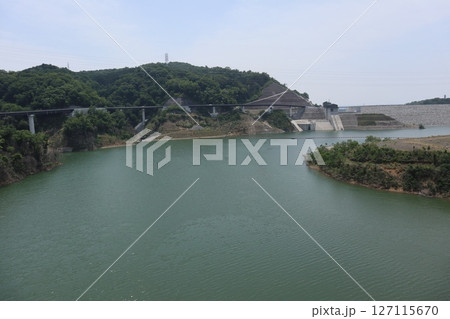 日本最長吊り橋のある大阪府茨木市のダムパークいばきたの風景 127115670