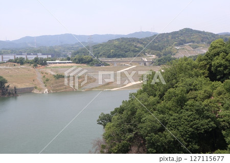 日本最長吊り橋のある大阪府茨木市のダムパークいばきたの風景 日本最長吊り橋のある大阪府茨木市のダムパークいばきたの風景 127115677