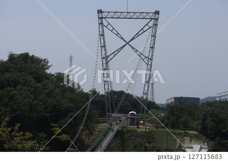日本最長吊り橋のある大阪府茨木市のダムパークいばきたの風景 日本最長吊り橋のある大阪府茨木市のダムパークいばきたの風景 127115683