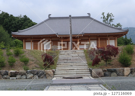 大阪府茨木市の神峯山大門寺境内の風景 大阪府茨木市の神峯山大門寺境内の風景 127116069