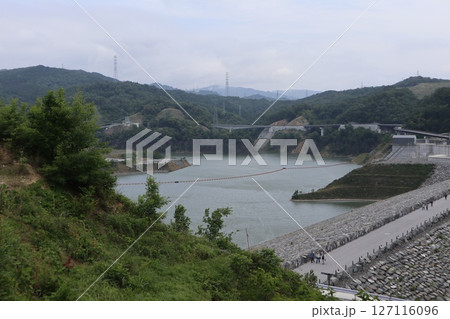 大阪府茨木市の神峯山大門寺境内の風景 127116096