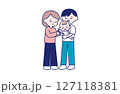 赤ちゃんをあやす笑顔の夫婦 127118381