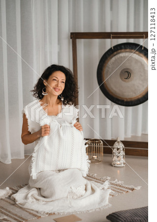 A woman in white clothes holds an envelope with a wish in her hands. The concept of a women's circle A woman in white clothes holds an envelope with a wish in her hands. The concept of a women's circle 127118413