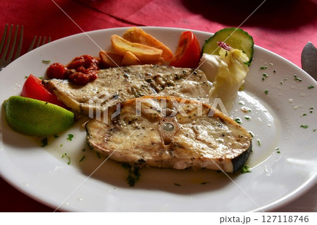 マルタ共和国、マルタ島、マルサシュロック、シーフード料理、フィッシュステーキ 127118746