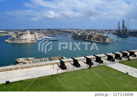 マルタ共和国、マルタ島、バレッタ、アッパーバラッカガーデン、グランドハーバー、スリーシティーズ遠望 127118806