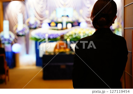 セレモニーレディー 127119454