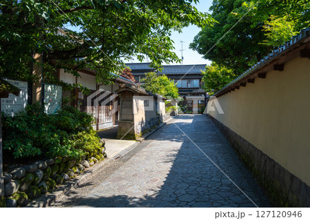 Traditional street in Nagamachi District, Kanazawa, Japan 127120946