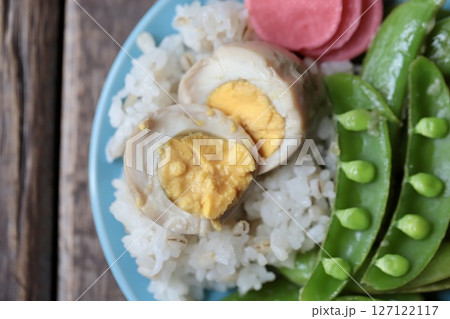 スナップエンドウのレモン麹炒め 野菜のヘルシーご飯 スナップエンドウのレモン麹炒め 野菜のヘルシーご飯 127122117
