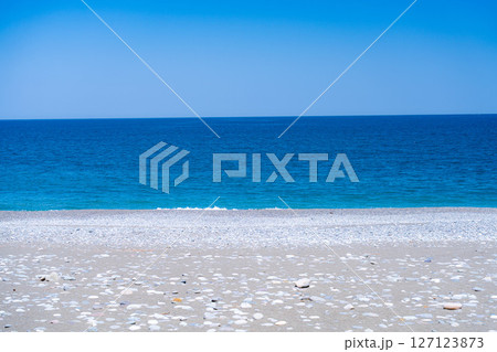 【海素材】夏空と海イメージ・黄金比構図【富山県】 【海素材】夏空と海イメージ・黄金比構図【富山県】 127123873