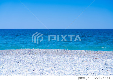 【海素材】夏空と海イメージ・黄金比構図【富山県】 127123874