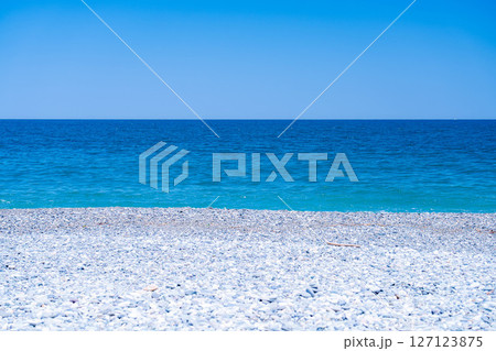 【海素材】夏空と海イメージ・黄金比構図【富山県】 127123875