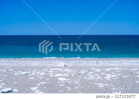 【海素材】夏空と海イメージ・黄金比構図【富山県】 127123877