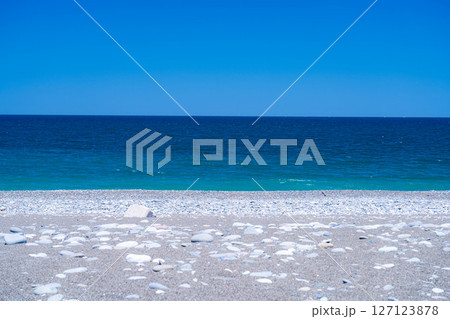 【海素材】夏空と海イメージ・黄金比構図【富山県】 【海素材】夏空と海イメージ・黄金比構図【富山県】 127123878