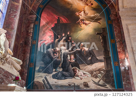 Saint-sulpice church, lateral chapel, Paris, France 127124325
