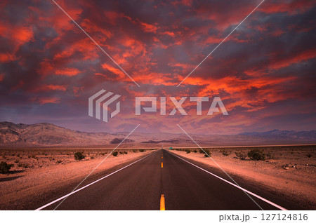 road lines in death valley, california, usa road lines in death valley, california, usa 127124816