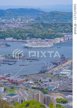 (長崎県)佐世保港に寄港する豪華客船・DREAM(ドリーム) (長崎県)佐世保港に寄港する豪華客船・DREAM(ドリーム) 127124891