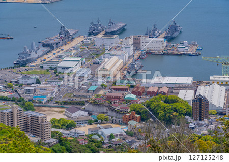 (長崎県)弓張岳展望所から眺める佐世保港 (長崎県)弓張岳展望所から眺める佐世保港 127125248