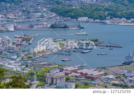 (長崎県)弓張岳展望所から眺める佐世保港 (長崎県)弓張岳展望所から眺める佐世保港 127125250