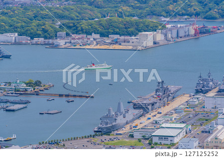 (長崎県)弓張岳展望所から眺める佐世保港 (長崎県)弓張岳展望所から眺める佐世保港 127125252