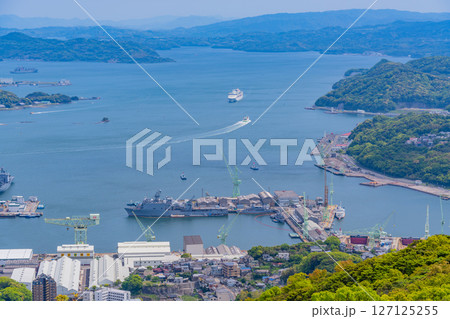 (長崎県)弓張岳展望所から眺める佐世保港 (長崎県)弓張岳展望所から眺める佐世保港 127125255