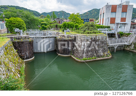 琵琶湖疏水大津閘門　制水門　滋賀県大津市 127126766