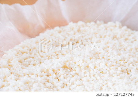 一晩水に浸した餅米 一晩水に浸した餅米 127127748