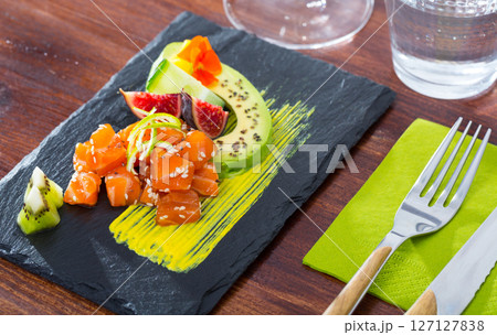 Raw tuna tartare Raw tuna tartare 127127838