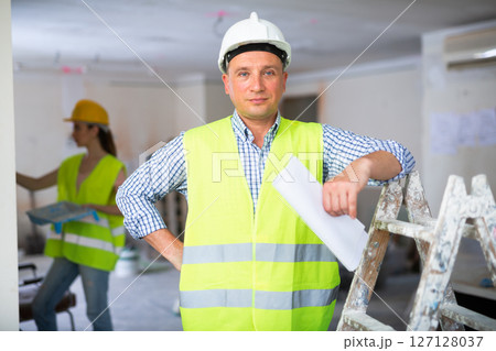 Portrait of foreman in apartment, renovation works 127128037