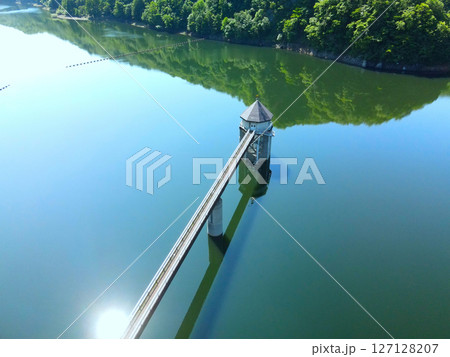 初夏の北海道厚沢部町で鶉ダムの風景を空撮 初夏の北海道厚沢部町で鶉ダムの風景を空撮 127128207