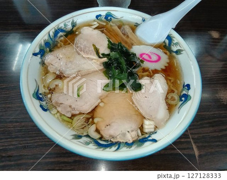 細打ち縮れ麺とあっさり醤油味のスープが特徴… 米沢市民の愛する味『中華そば・チャーシュー麵』 細打ち縮れ麺とあっさり醤油味のスープが特徴… 米沢市民の愛する味『中華そば・チャーシュー麵』 127128333