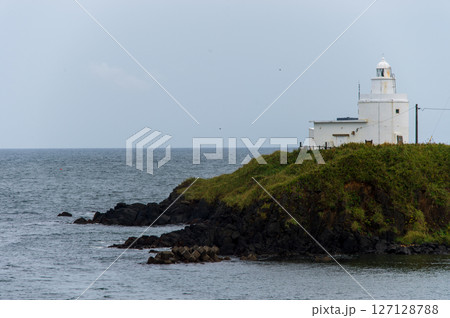 納沙布岬灯台。一般人が訪問可能な日本最東端地点、北海道根室市納沙布。 127128788