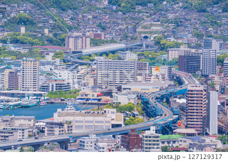 （長崎県）佐世保港と街並み 127129317