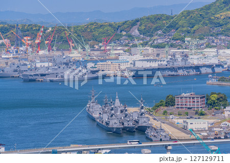 （長崎県）佐世保港に停泊する軍艦 127129711