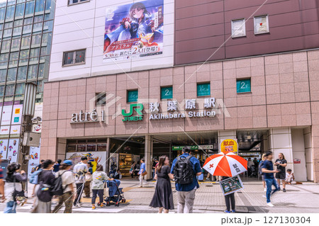 日本の東京都市景観 インバウンド続く…外国人観光客らで賑わう秋葉原 日本の東京都市景観 インバウンド続く…外国人観光客らで賑わう秋葉原 127130304