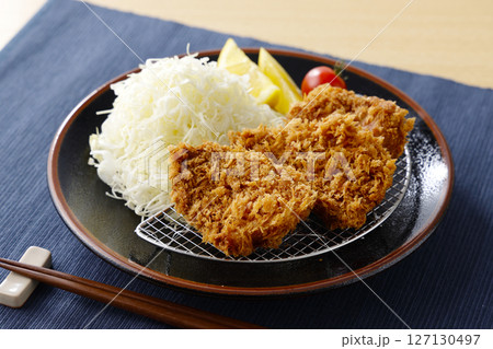 お皿に盛られた美味しいヒレカツ 127130497