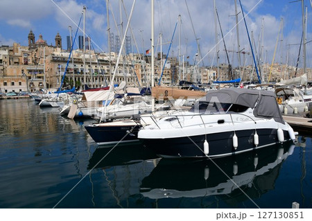 マルタ共和国、マルタ島、スリーシティーズ、ヴィットリオーザからのセングレア、ヨットハーバー マルタ共和国、マルタ島、スリーシティーズ、ヴィットリオーザからのセングレア、ヨットハーバー 127130851
