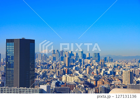 東京都新宿区、富士山と新宿副都心超高層ビル郡の風景 127131136