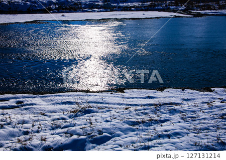 雪の琵琶湖畔 127131214