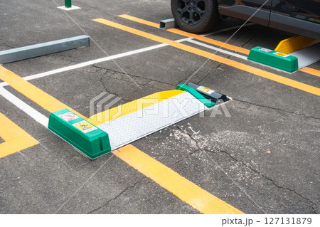 日本で撮影したコインパーキングの写真。駐車場の写真。 日本で撮影したコインパーキングの写真。駐車場の写真。 127131879