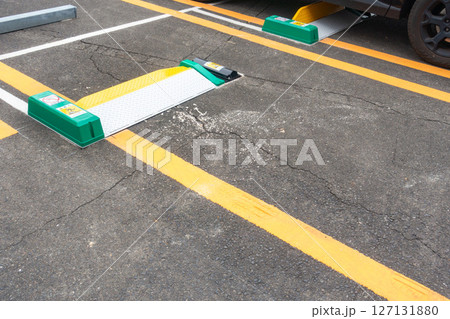 日本で撮影したコインパーキングの写真。駐車場の写真。 日本で撮影したコインパーキングの写真。駐車場の写真。 127131880