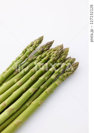 白バックのグリーンアスパラガス 白バックのグリーンアスパラガス 127132126