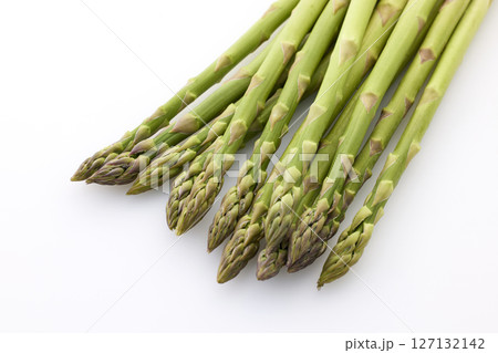 白バックのグリーンアスパラガス 白バックのグリーンアスパラガス 127132142