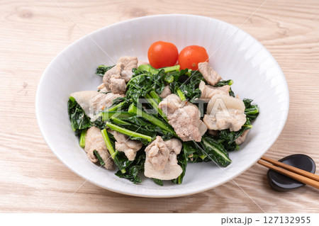 カーボロネロと豚肉のオリーブオイル炒め 127132955