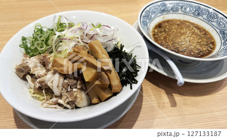 飲食店のメニュー（ピリ辛肉つけ麺） 127133187