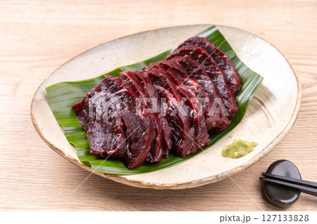 ナガスクジラのお造り 127133828