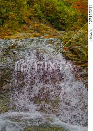 四万の甌穴群と紅葉 四万の甌穴群と紅葉 127135234