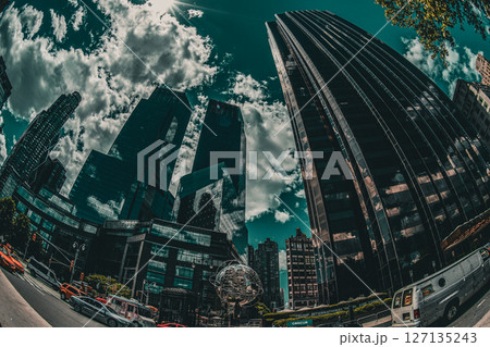 ニューヨークの高層ビルと青空 127135243